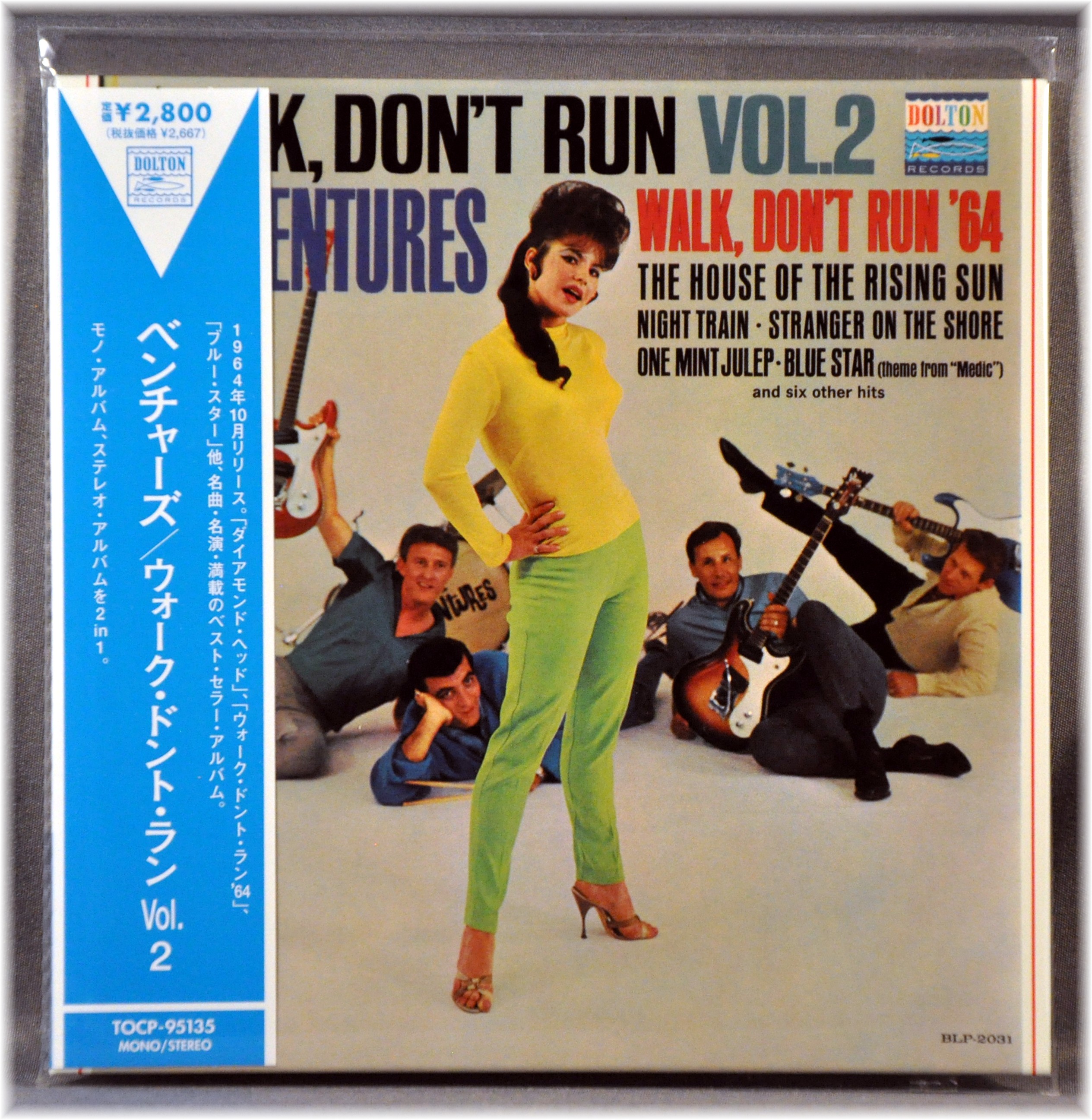 Dont run. Walk don't Run. The Ventures. The Ventures walk don't Run. Обложка CD the Ventures walk don't Run.